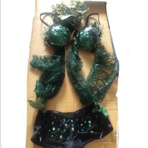 Sexy Ivy costume.     🎃       @Strg